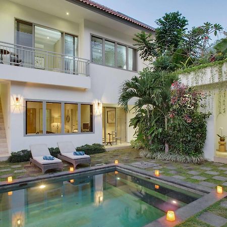 Room & Vespa 2 Seminyak  Ngoại thất bức ảnh